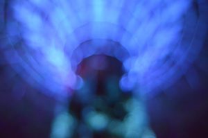 Dua Buah Muatan Saat Jaraknya 10 cm Mempunyai Gaya Interaksi 20 N. Jika Jaraknya Diperbesar Menjadi 20 cm, Maka Besar Gaya Interaksi yang Terjadi Adalah …