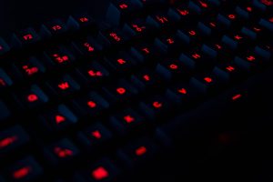 Fenomena yang Tergambar pada Citra Memiliki Ciri Bentuk Memanjang, Lebar Seragam, dan Memotong Jalur Jalan Raya, Diidentifikasi Sebagai Bentang Budaya Berupa