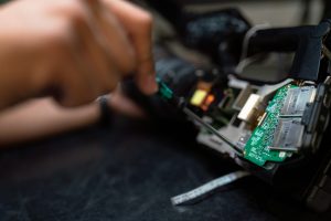 Aspek Non-Jasmaniah Manusia yang Menjadi Salah Satu Kriteria Adanya Hak Asasi Sebagai Penentu Harkat dan Martabat Manusia adalah