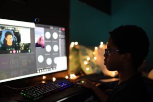 Karakter Musik Kontemporer yang Konsep Komposisi dalam Karya Penceptaannya Berdasarkan Suatu Melodi Disebut